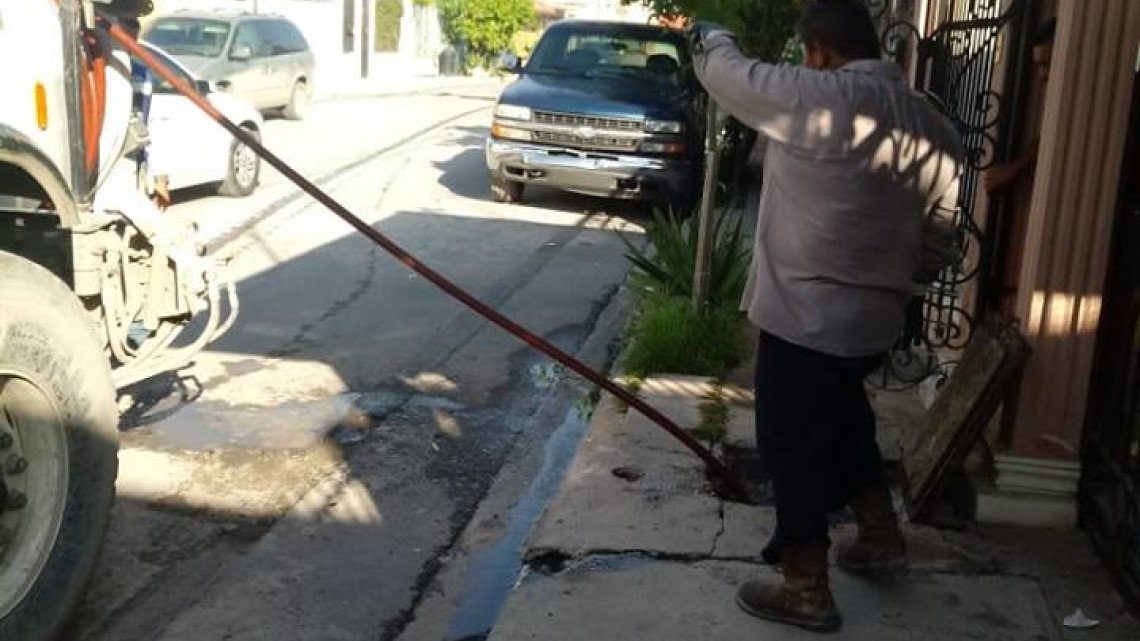 Comapa trabaja con equipo vactor