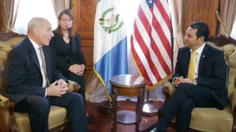 Sostiene reunión John Kelly con el presidente de Guatemala