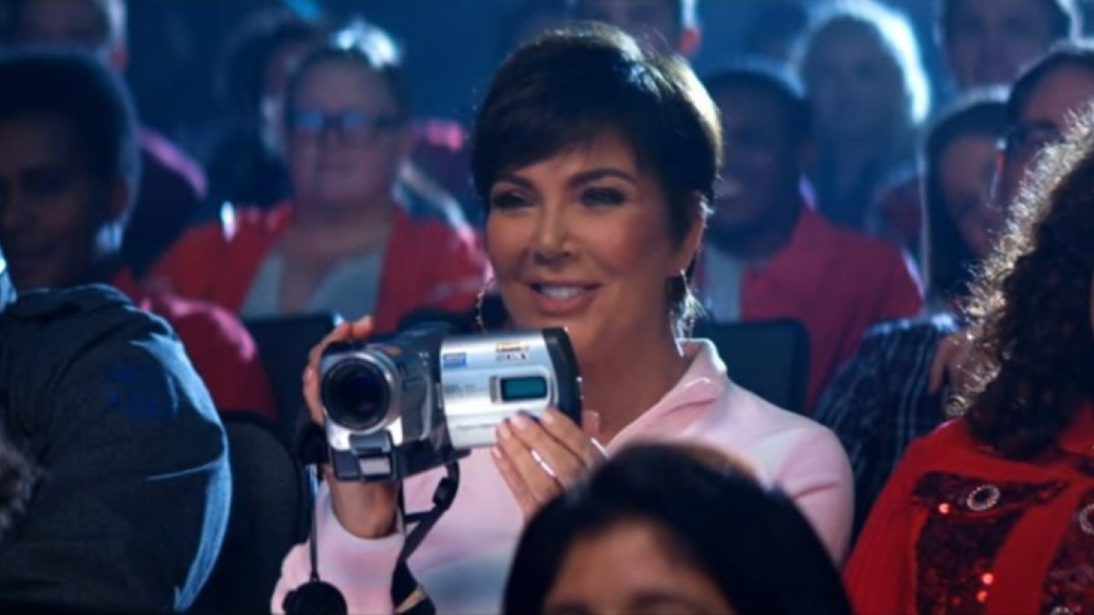 “Thank u, next”, y su tributo a diferentes cintas, arrasa