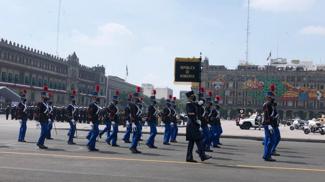 Se lleva a cabo el tradicional Desfile Militar en el Zócalo de la CDMX 