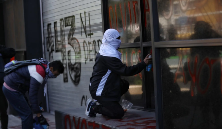 Protestas por Ayotzinapa buscan desacreditar: AMLO