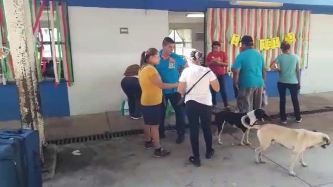 Director esconde a dos niños con tuberculosis en escuela