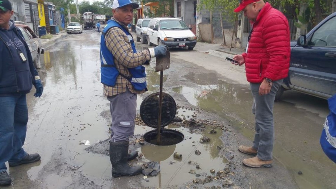 Comapa trabaja con equipo vactor