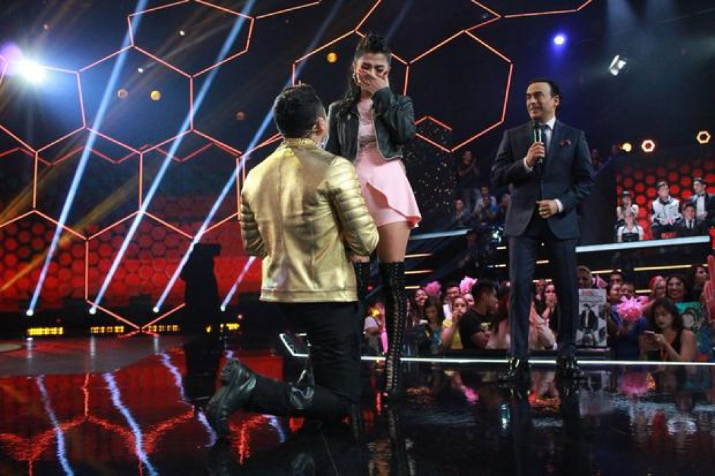 Edwin Luna pide matrimonio a Kimberly, en La Academia