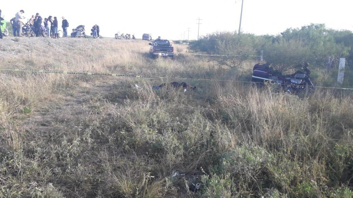 Muere motociclista al derrapar en carretera al Mezquital