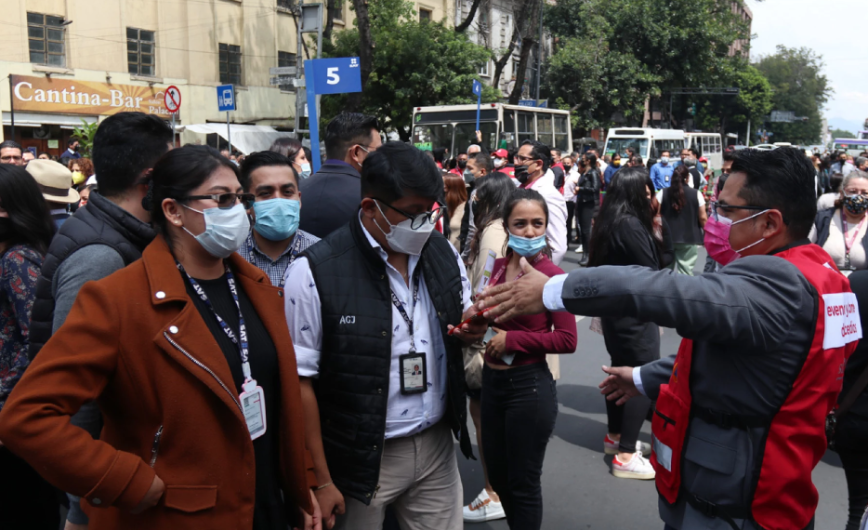 Se registra temblor de 7.1 al sur de Michacán; movimiento se sintió en la CDMX