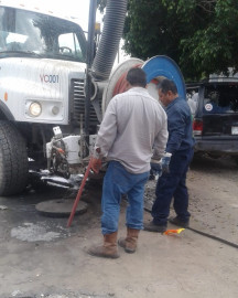 Normaliza COMAPA servicio de drenaje en San Valentín