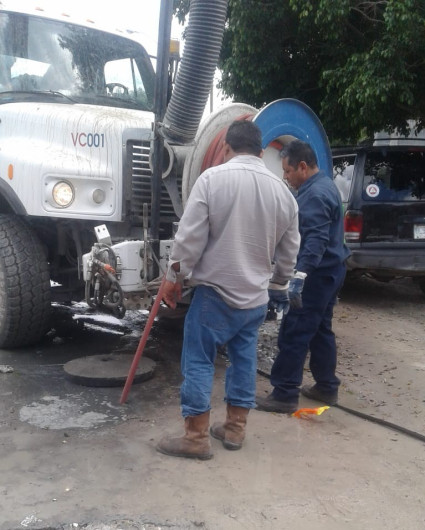 Normaliza COMAPA servicio de drenaje en San Valentín
