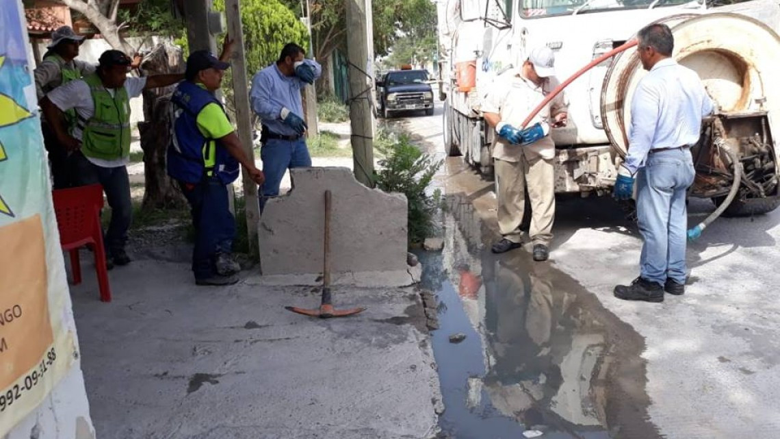 Comapa trabaja con equipo vactor