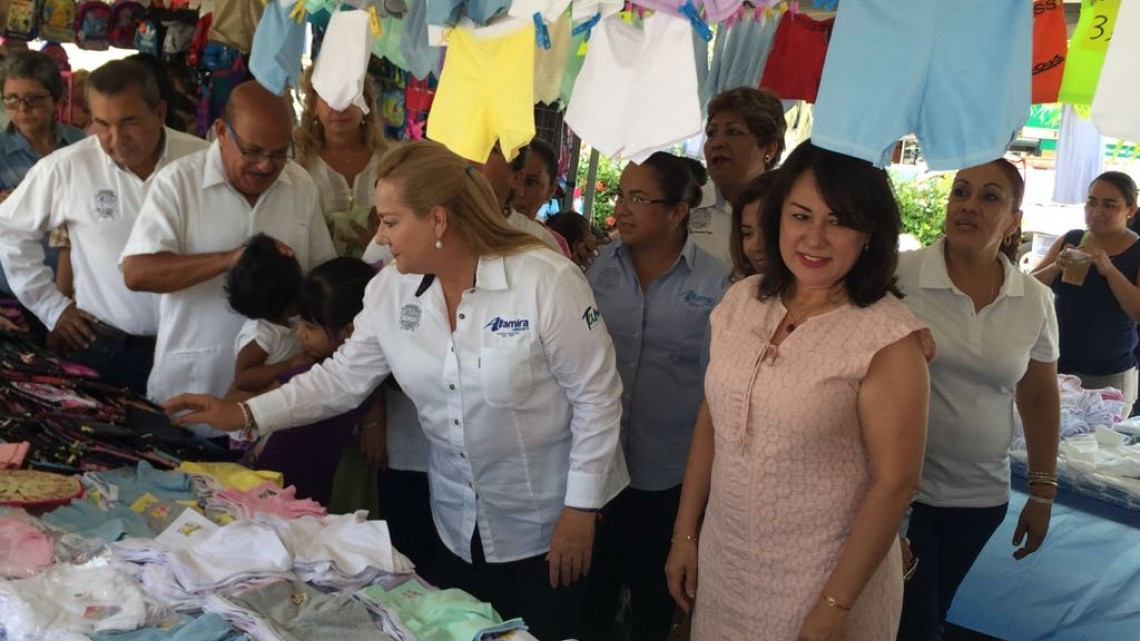 Se lleva acabo primera feria de regreso a clases
