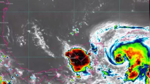 Emiten alerta roja en 8 municipios de Q. Roo. por avance de Huracán Grace