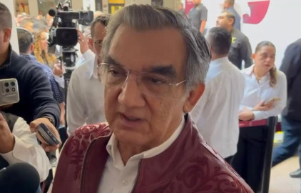 Llama Américo Villarreal a apartarse de la tiranía