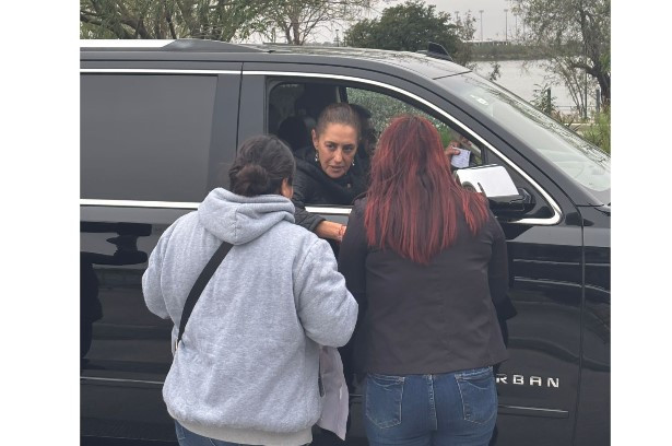 Colectivo de Desparecidos entrega a Sheinbaum peticiones