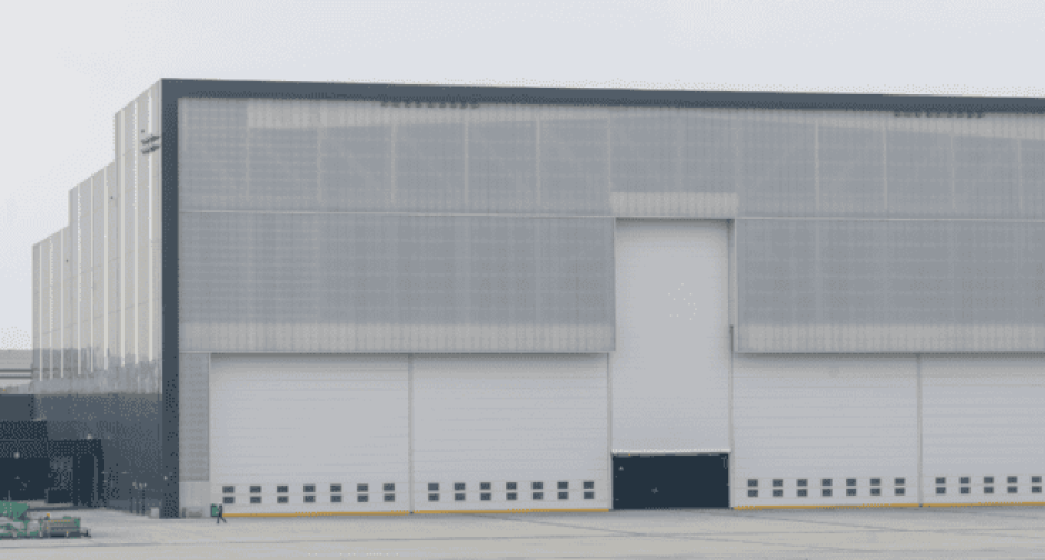 ICE adquiere antiguo almacén en Nueva York para convertirlo en centro de detención; autoridades locales expresan rechazo