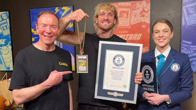 Logan Paul vende carta Pokémon por más de 16 mdd y marca récord mundial