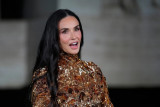 Demi Moore sorprende con radical cambio de look y rejuvenece en debut de Gucci