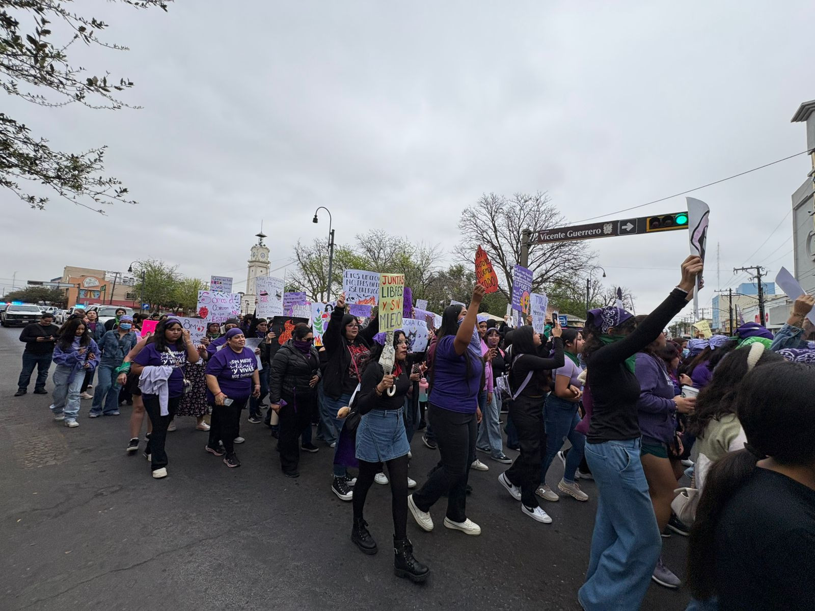 Nuevo Laredo se tiñe de morado: Un grito colectivo contra el silencio y la violencia