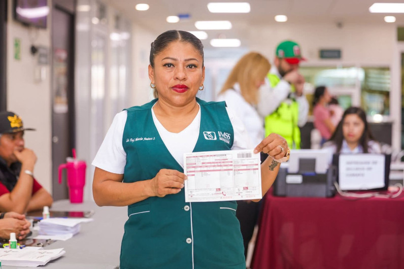 Reconoce Carlos Peña Ortiz a trabajadores de la salud con programa social municipal