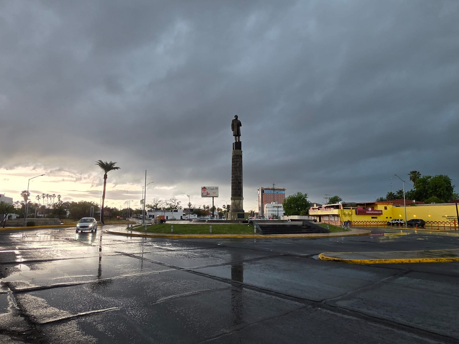 Registra Nuevo Laredo 27 mm de lluvia; basura obstruye desagüe de vialidades