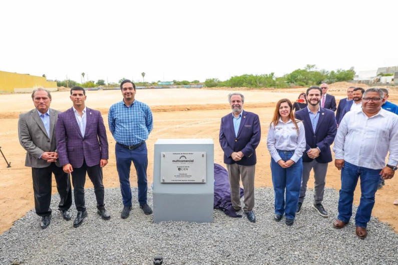 Develó Carlos Peña Ortiz primera piedra del Multicomercial Reynosa con Estiben Handal Dabdoub