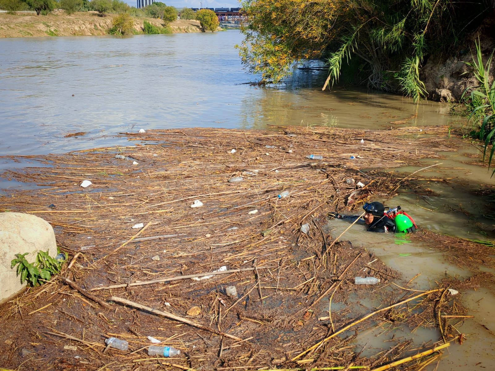 Basura y turbidez frenan suministro de agua en el 60% de Nuevo Laredo