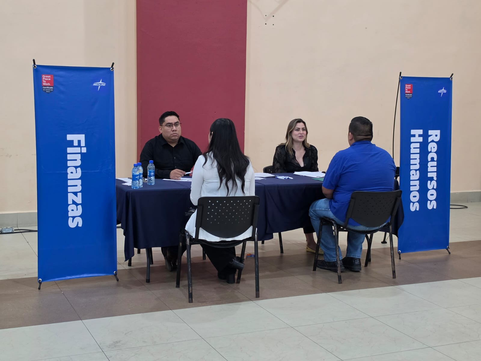 Ofrecen vacantes administrativas para profesionistas