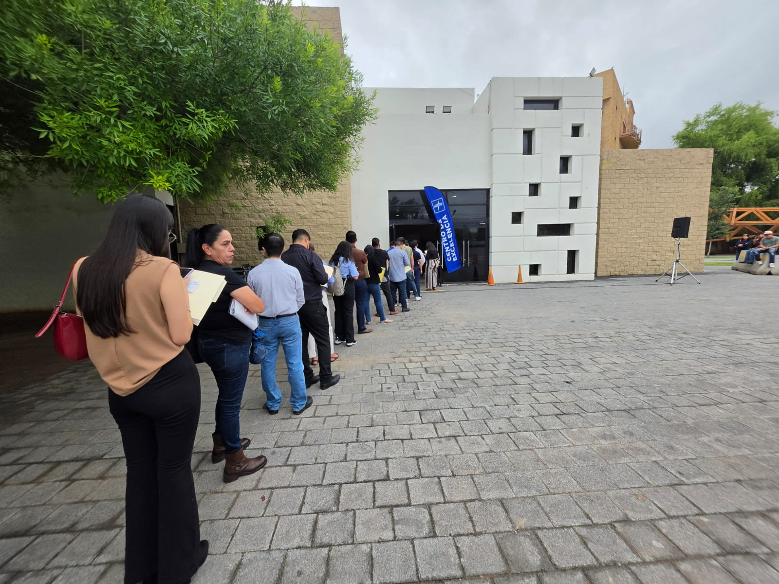 Ofrecen vacantes administrativas para profesionistas