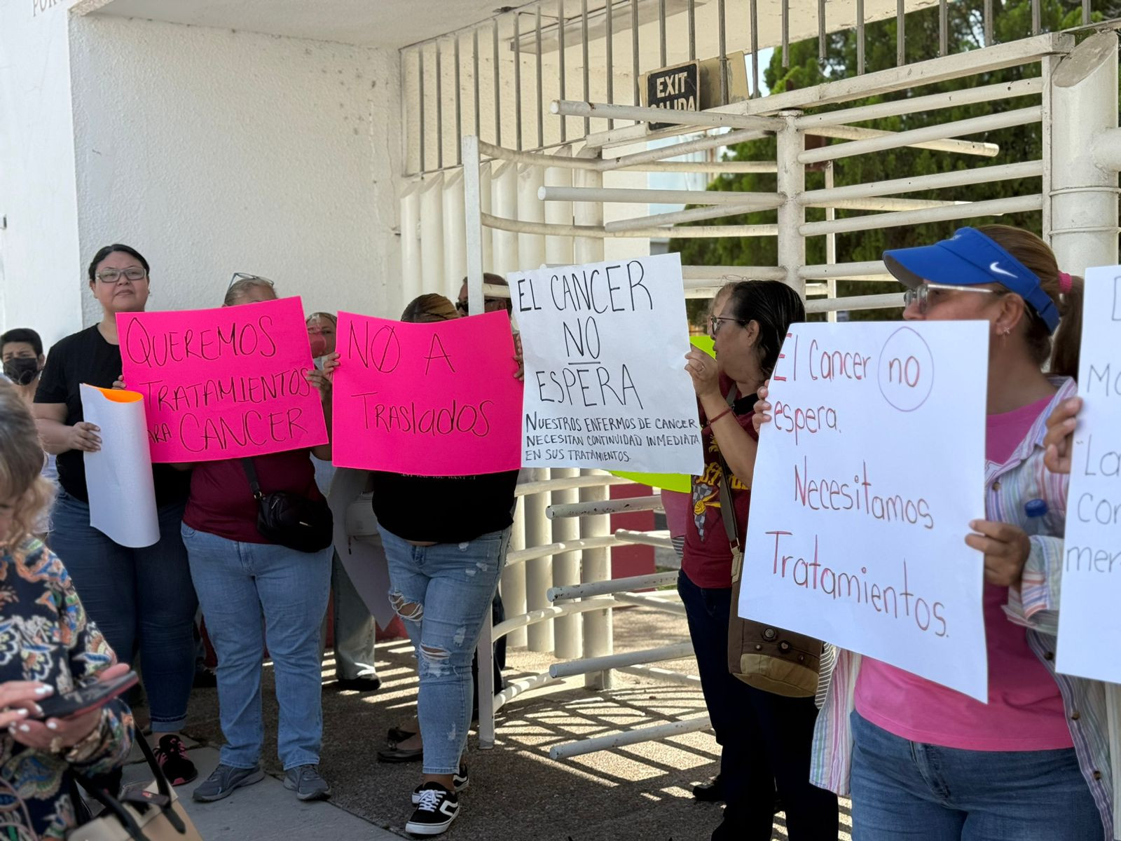 Pacientes con cáncer protestan por falta de tratamiento en Hospital Regional de PEMEX