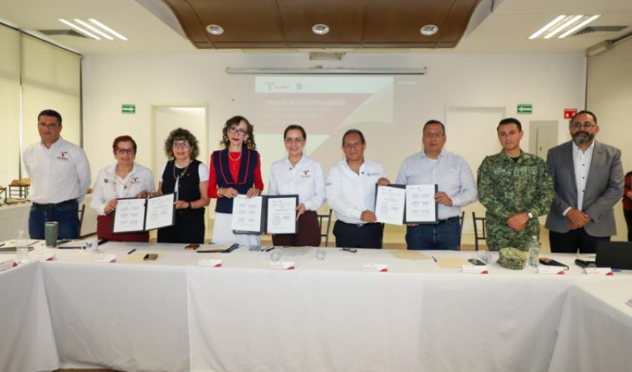 Toman protesta a integrantes del Consejo Estatal de Nutrición