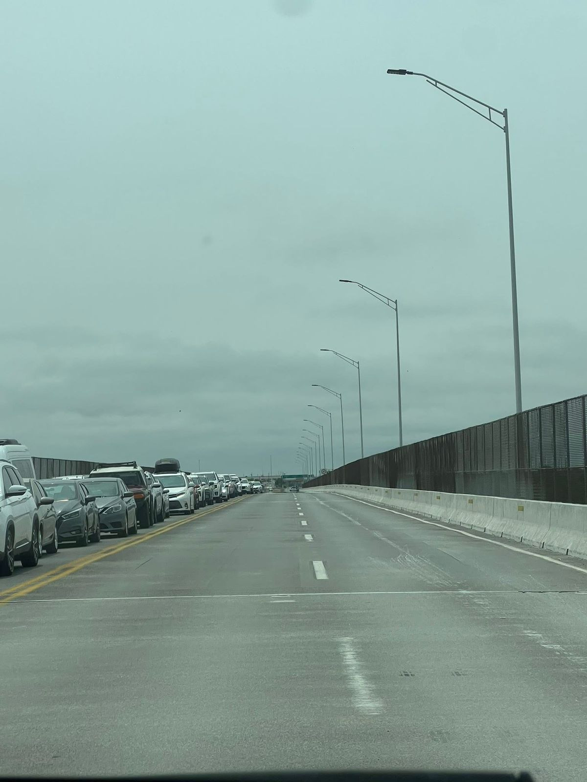 Saturación en puentes internacionales de Tamaulipas por fin de semana largo