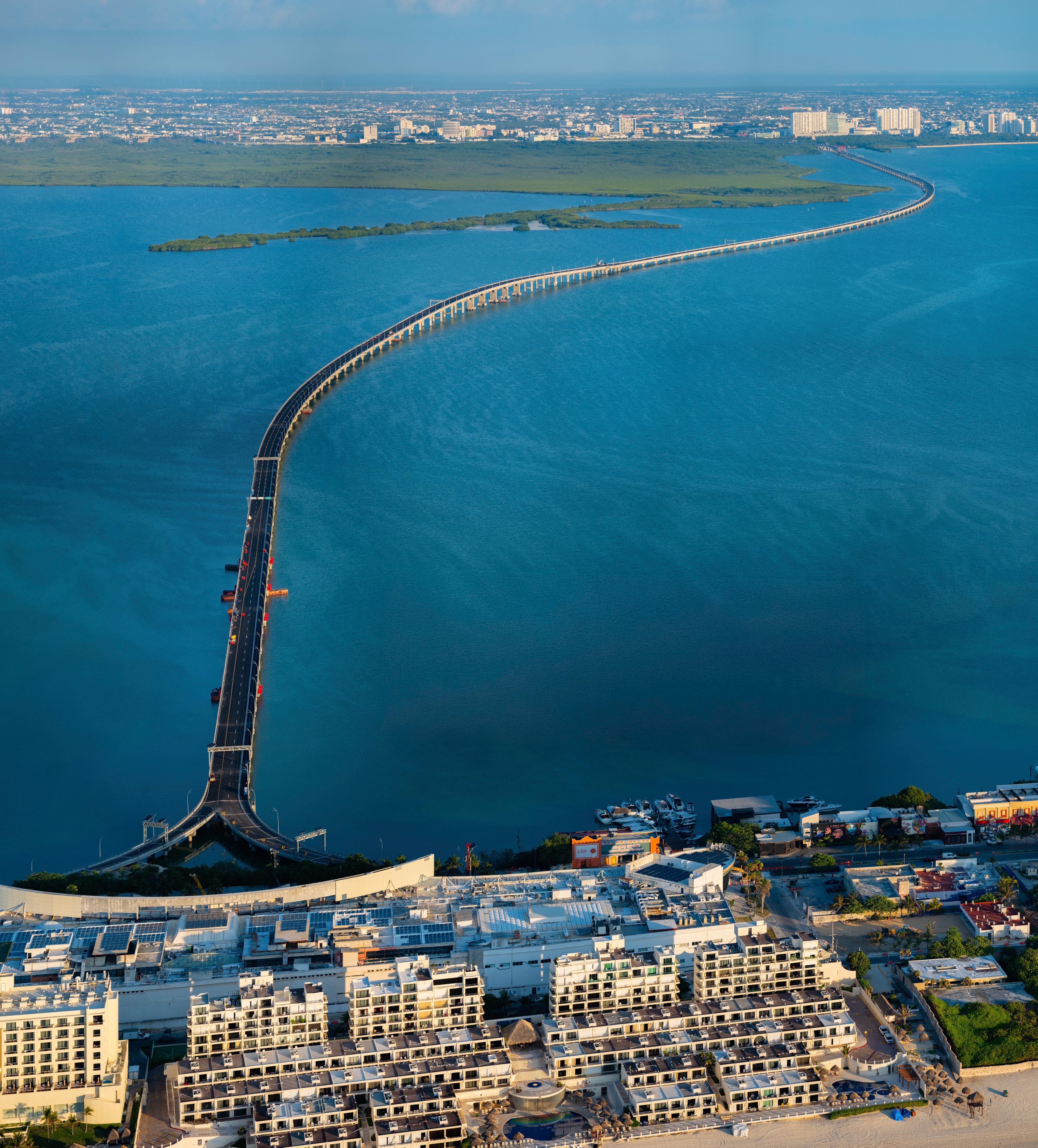 Sheinbaum inaugura el Puente Vehicular Nichupté en Cancún