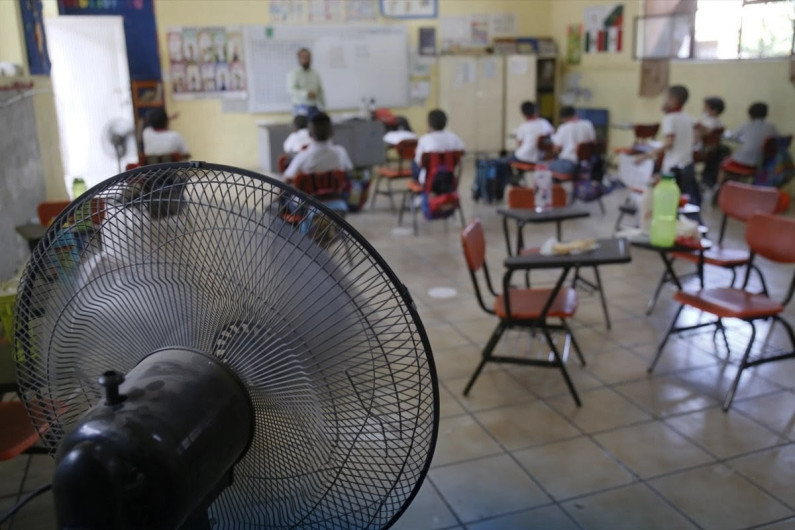 SET analiza clases en línea por ola de calor extremo