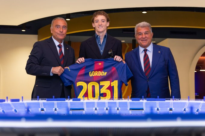 Anthony Gordon ya es nuevo jugador del Barcelona