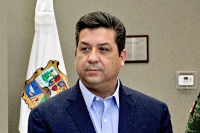 Juez bloquea cuentas a familiares de Cabeza de Vaca; exgobernador acusa persecución política