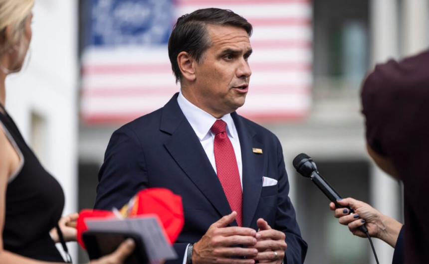 Trump nomina oficialmente a Todd Blanche como fiscal general de EU