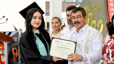 Entrega la UAT en la UAM-Mante nuevos profesionales de la salud y la educación