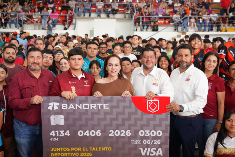 Entrega alcaldesa Carmen Lilia Canturosas más 400 becas deportivas a niños y jóvenes atletas