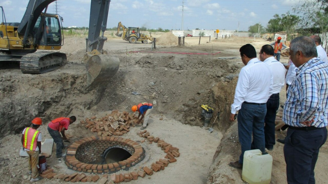 Recorren secretario y regidores obras del Plan Integral de Obra Pública 2017