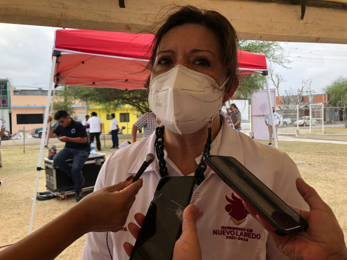 Maestros de Nuevo Laredo preocupados por restricciones de EU a vacuna cansino 