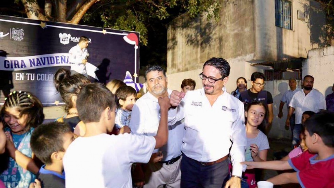 Llevan a colonias de Madero “Gira Navideña”