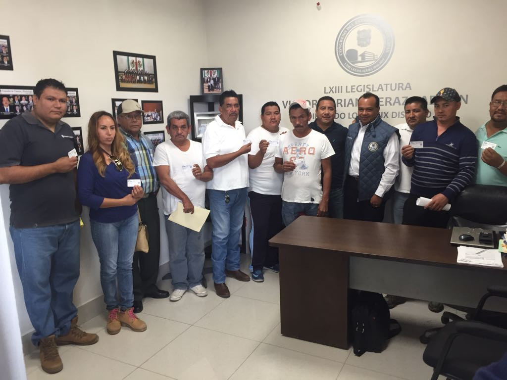 Gestionan descuento para trámite de licencia a operadores de transporte público