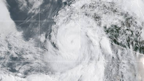 Huracán Flossie se intensifica a categoría 2