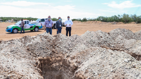 Supervisa Secretario  avance de fosas Covid en Nvo. Laredo 