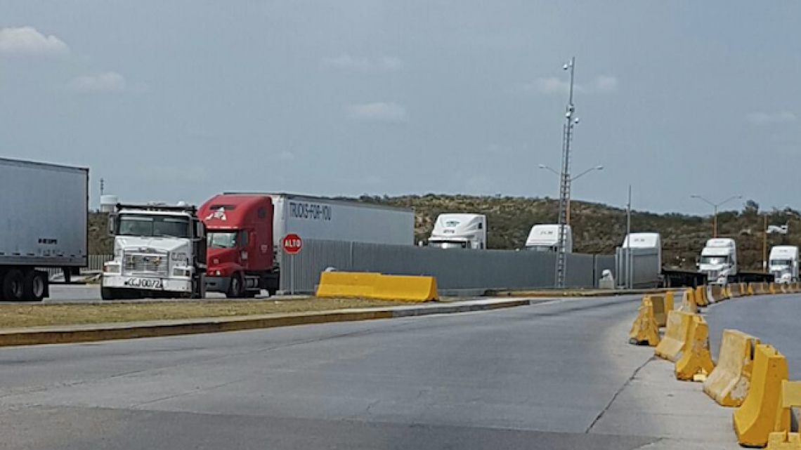 De forma parcial reanuda operaciones Puente Comercio Mundial