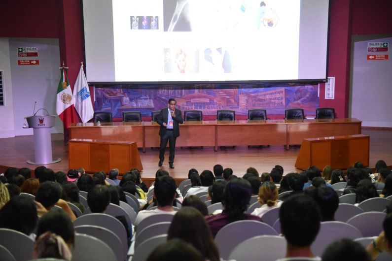 Investigador de la UAT expone nuevos avances sobre el tratamiento del dolor oncológico