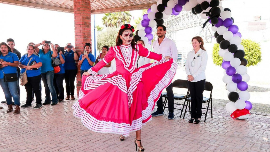 CEDIF realiza exhibición de catrinas