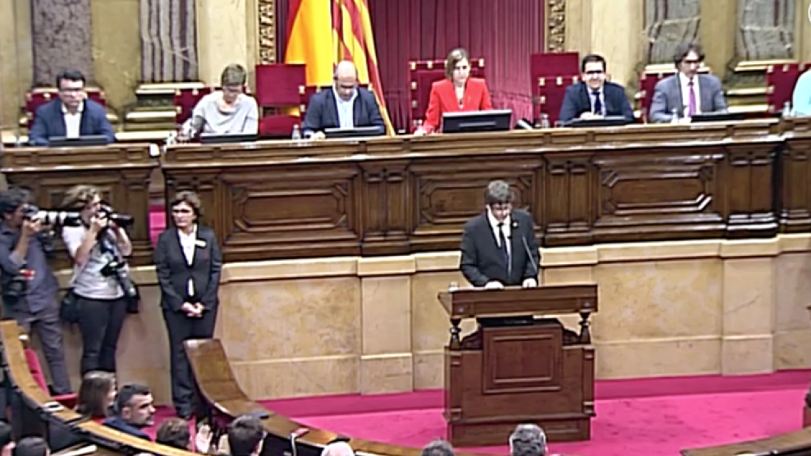 Cataluña pospone independencia, propone diálogo a España