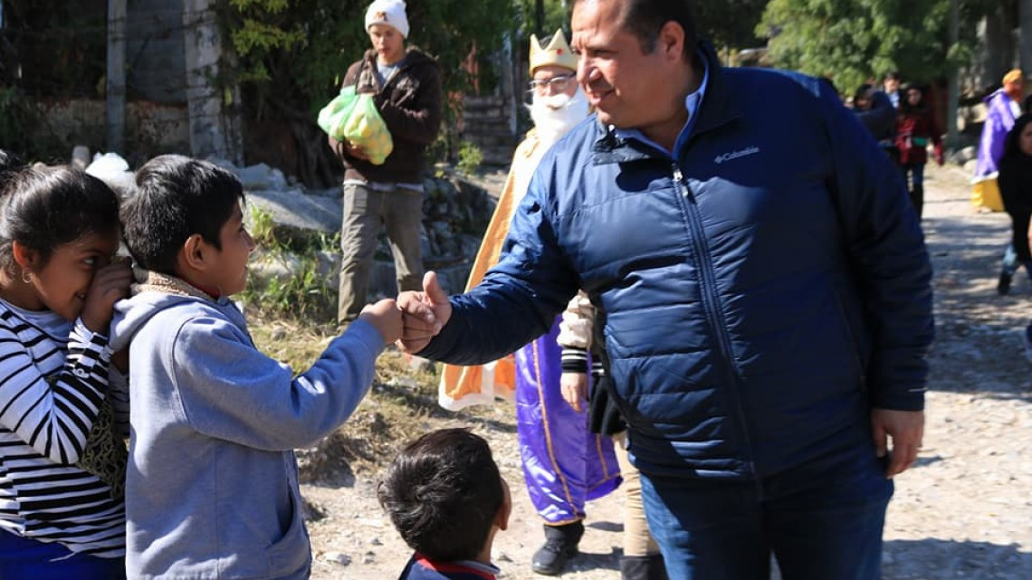 Entrega Ayuntamiento y DIF Victoria roscas y juguetes a familias