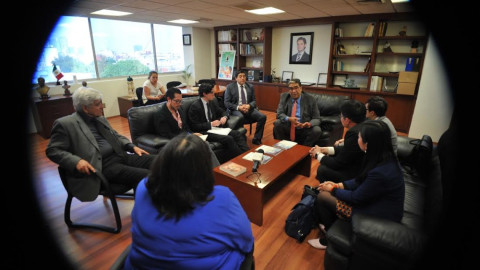 Planean INEA y SEP alianza con China para fortalecer atención a adultos