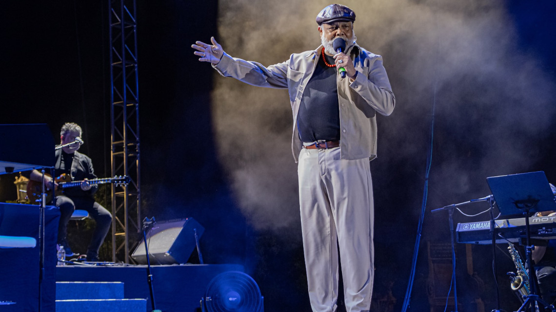 Francisco Céspedes emociona en el cierre del FIO